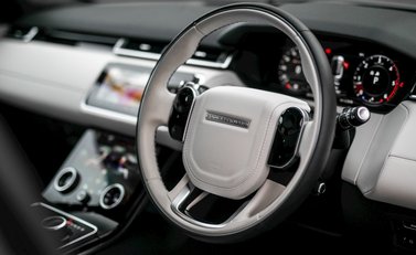 Land Rover Range Rover Velar R-Dynamic HSE Urban 11