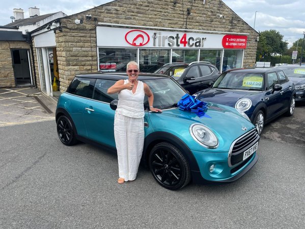 Su from London opted for our click and collect service for her new Mini Cooper.