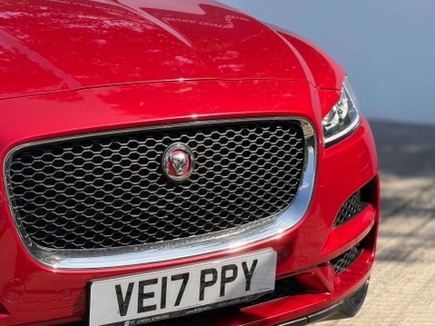 Jaguar F-Pace 2.0 F-PACE Portfolio AWD D Auto 4WD 5dr 3