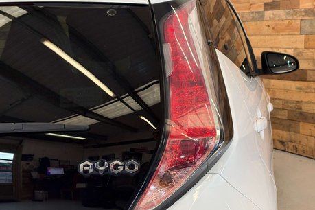 Toyota Aygo 1.0 VVT-i x-pure Hatchback 5dr Petrol Manual Euro 6 (68 ps) 72