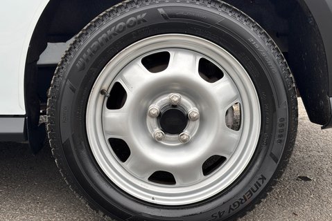 Ford Transit Connect 220 L1 Base 100 ps Tdci Panel Van - Air Con / Rear Camera 37