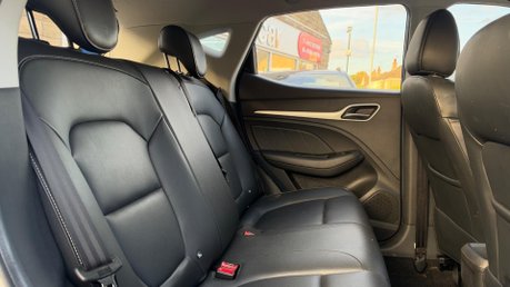 MG ZS EXCLUSIVE 9