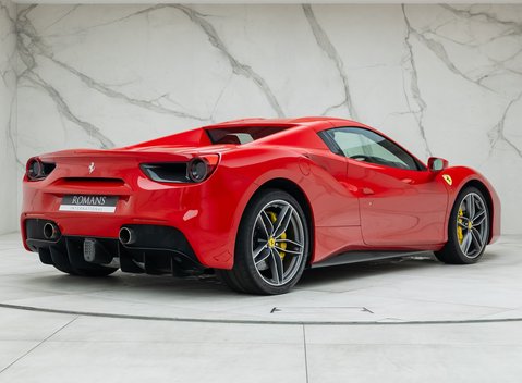 Ferrari 488 SPIDER 5