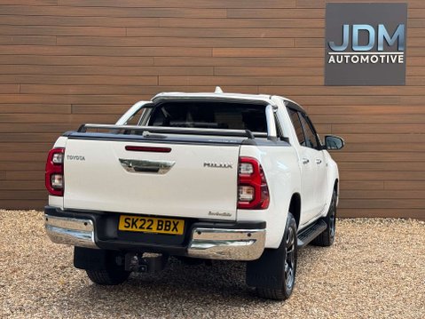 Toyota Hilux 2.8 HI-Luxury Invincible D-4D 4WD Double Cab Auto 4WD 5dr 4
