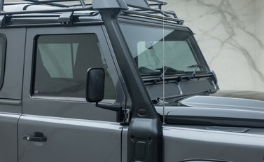 Land Rover Defender 90 ADVENTURE 30