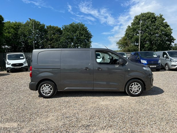 Vauxhall Vivaro SWB L1H1 Low Roof Sportive 2700 Air Con Sensors EURO 6 NO VAT 5