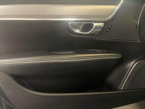 Volvo V90 2.0 V90 R-Design D4 Auto 5dr 32
