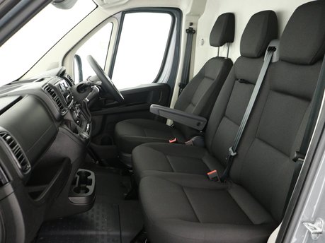Peugeot Boxer 335 L3H2 2.2 BlueHDi 140 Professional Auto 9