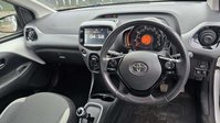 Toyota Aygo 1.0 VVT-i x-play Hatchback 5dr Petrol x-shift Euro 6 (Safety Sense) (71 ps) 6