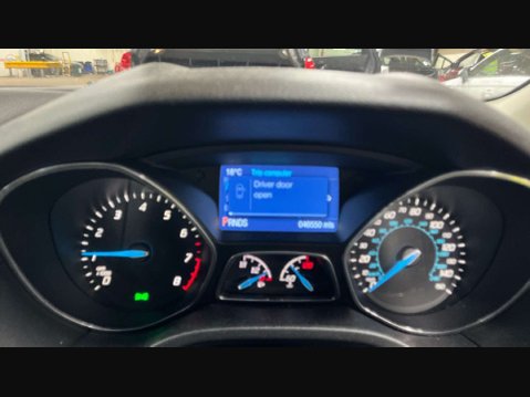 Ford Focus 1.6 Focus Zetec Navigator Auto 5dr 9