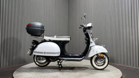 Ajs MODENA 2021 ONLY 800 MILES MODERN RETRO SCOOTER 125CC MOT OCTOBER 2027 1