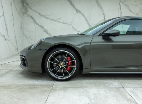 Porsche 911 Carrera 4S (992) 31