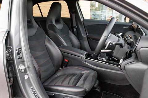 Mercedes-Benz A Class A 200 AMG LINE EXECUTIVE 33