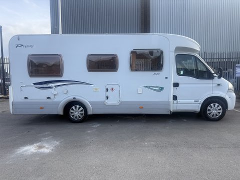 Renault Master LUNAR PREMIER H622 4-BERTH MOTORHOME 3