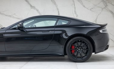 Aston Martin V12 Vantage S 48