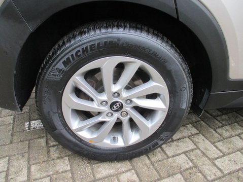 Hyundai TUCSON 2.0 CRDi SE Nav 4WD Euro 6 5dr 12