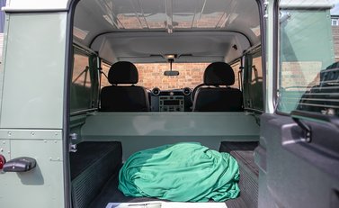 Land Rover Defender 90 Heritage Hard Top 28