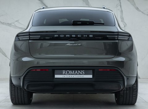 Porsche Macan 4 Electric 8