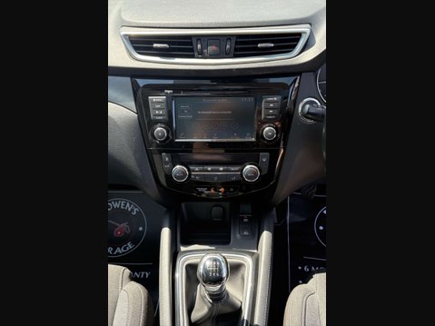 Nissan Qashqai 1.3 Qashqai N-Connecta DiG-T 5dr 15