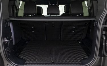 Land Rover Defender 110 V8 26