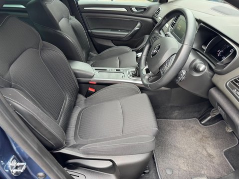 Renault Megane ICONIC TCE 18