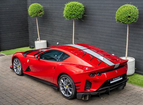 Ferrari 812 Competizione 4