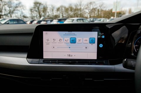 Volkswagen Golf LIFE TSI 24