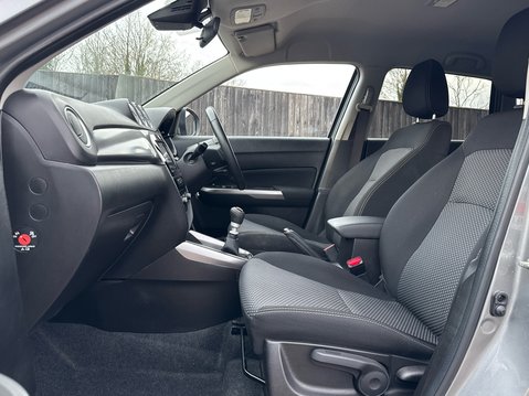 Suzuki Vitara SZ-T BOOSTERJET MHEV 3