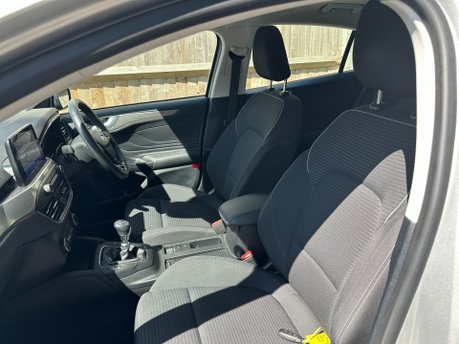 Ford Focus TITANIUM 1.0T EcoBoost 5dr 14