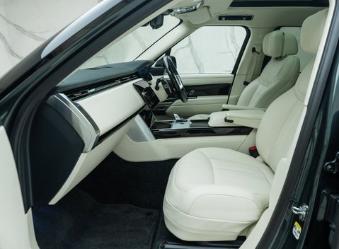 Land Rover Range Rover D350 AUTOBIOGRAPHY LWB 21