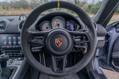 Porsche 718 GT4 RS 12