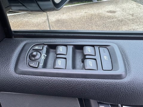 Land Rover Discovery SDV6 HSE 16