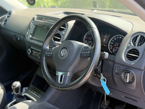 Volkswagen Tiguan 2.0 TDI BlueMotion Tech SE SUV 5dr Diesel Manual 4WD Euro 5 (s/s) (140 ps) 17