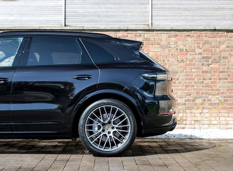 Porsche Cayenne Turbo (New Model) 28