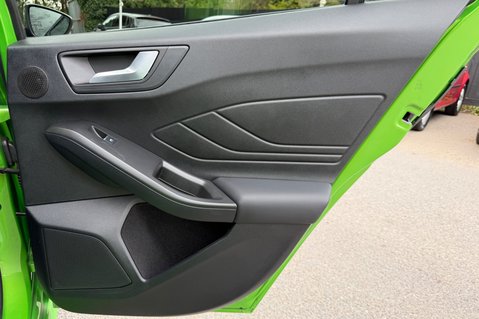 Ford Focus ST -PAN ROOF -PARKING/PERFORMANCE/ASSIST PACKS -HUD -B&O - MEAN GREEN 38