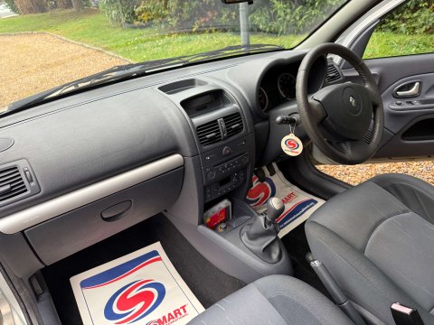 Renault Clio 1.6 Clio Dynamique 16v 3dr 11