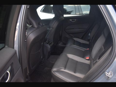 Volvo XC60 2.0 B4 MHEV Plus SUV 5dr Petrol Hybrid Auto Euro 6 (s/s) (197 ps) 12