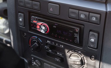 Land Rover Defender 90 Bowler Edition 17