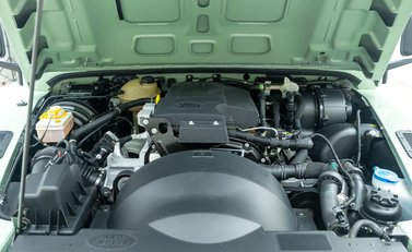 Land Rover Defender 90 HERITAGE HARD TOP 38