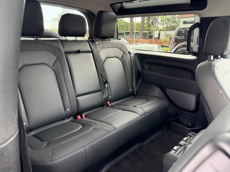 Land Rover Defender 3.0 D250 MHEV X-Dynamic SE SUV 3dr Diesel Auto 4WD Euro 6 (s/s) (250 ps) 31