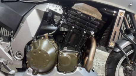 Kawasaki Z ZR750 2007 1 OWNER ONLY 8K NEW MOT WARRANTY 750CC 16