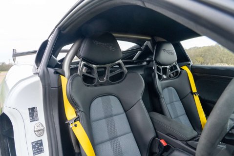 Porsche 718 Cayman GT4 RS 11