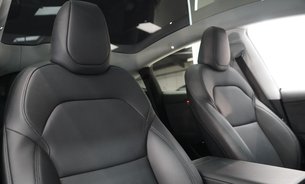 Tesla Model Y LONG RANGE Premium AWD TOW BAR 20" Helix 2.0 Alloys GROK AI Adaptive LEDS 2