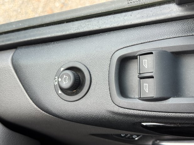 Ford Transit Custom Crew Cab [SOLD MT] SWB L1H1 Limited 320 Air Con Alloys Camera Nav Sensors E 27