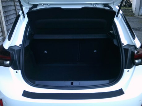 Vauxhall Corsa SE NAV PREMIUM ONLY 12,000 MILES FROM NEW 7