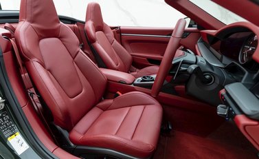 Porsche 911 (992) Carrera Cabriolet 13