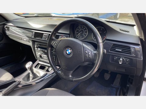 BMW 3 Series 2.0 318d SE Euro 5 4dr 27