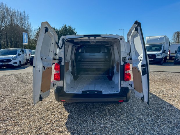 Toyota Proace MWB L2H1 [SOLD MM] Low Roof Icon Air Con Nav Sensors EURO 6 8