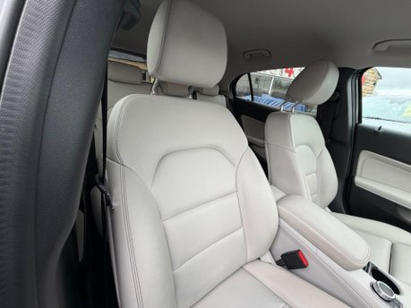 Mercedes-Benz GLA GLA 200 SPORT PREMIUM 26