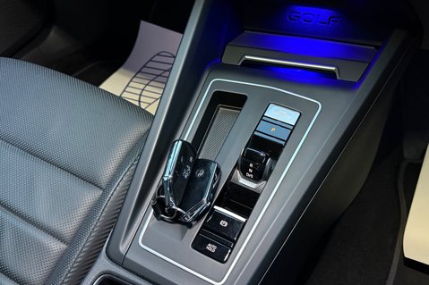 Volkswagen Golf R TSI 4MOTION DSG -AKRAPOVIC -PERFORMANCE PACK -CARBON LEATHER -HEATED S/W 48
